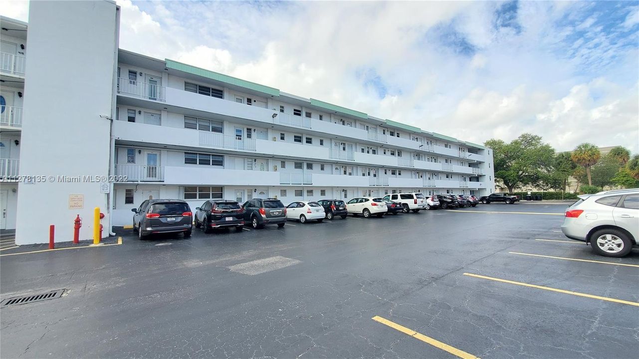 Recently Sold: $192,000 (1 beds, 1 baths, 648 Square Feet)