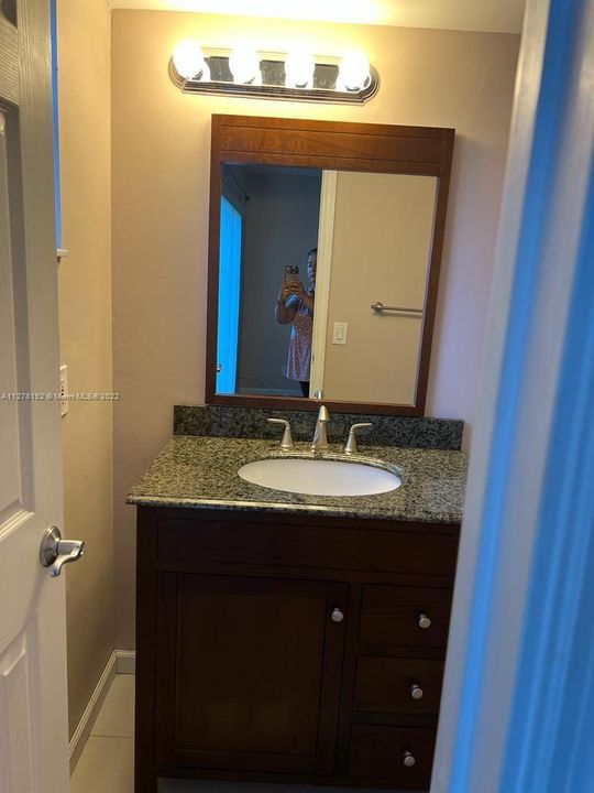 最近租的: $1,900 (2 贝兹, 2 浴室, 1012 平方英尺)