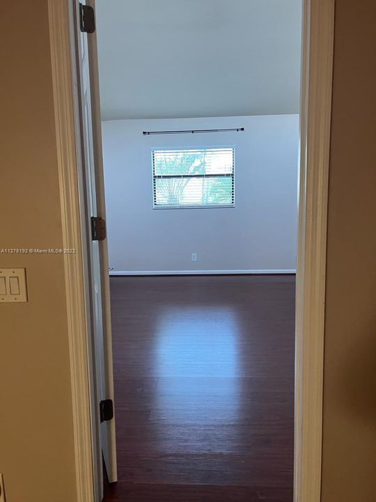 最近租的: $1,900 (2 贝兹, 2 浴室, 1012 平方英尺)