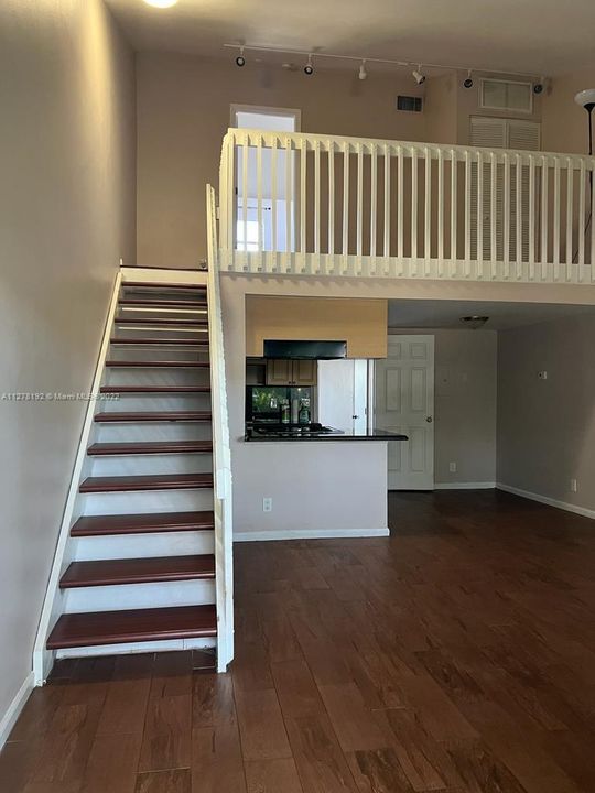 最近租的: $1,900 (2 贝兹, 2 浴室, 1012 平方英尺)