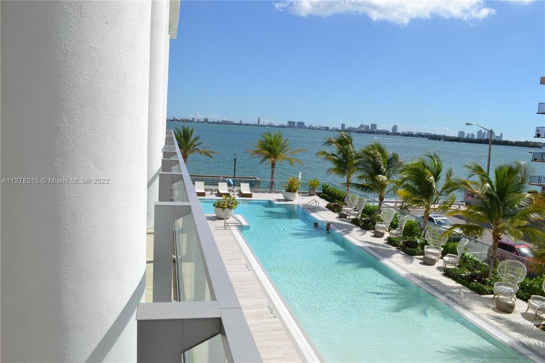 Recently Sold: $699,000 (1 beds, 2 baths, 944 Square Feet)