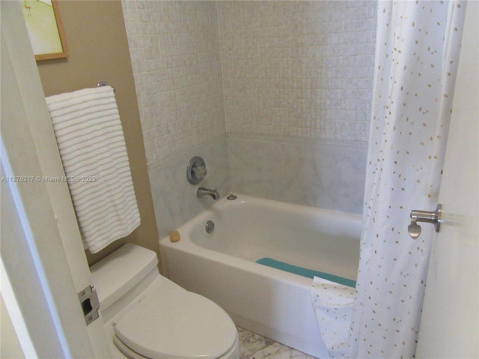 最近租的: $3,400 (1 贝兹, 2 浴室, 825 平方英尺)