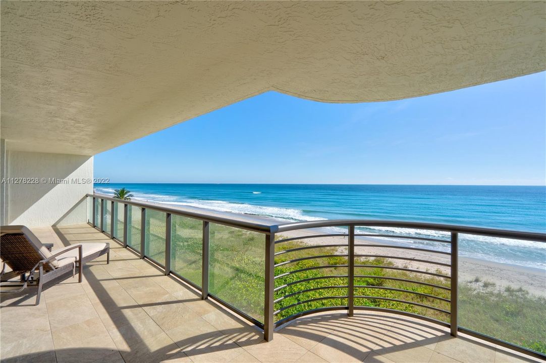 Recently Sold: $2,275,000 (2 beds, 2 baths, 2050 Square Feet)