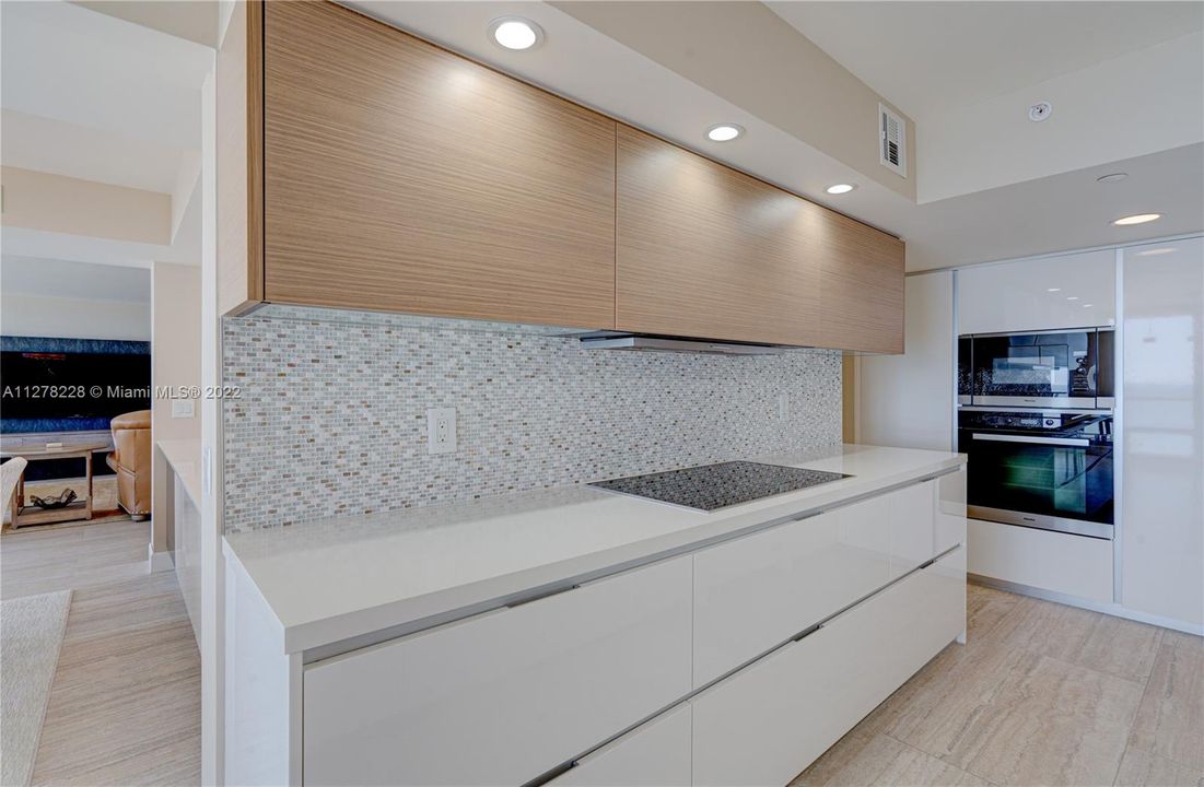 Recently Sold: $2,275,000 (2 beds, 2 baths, 2050 Square Feet)