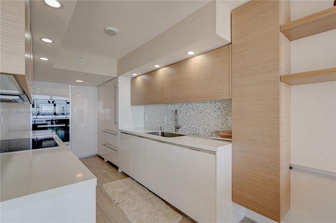 Recently Sold: $2,275,000 (2 beds, 2 baths, 2050 Square Feet)