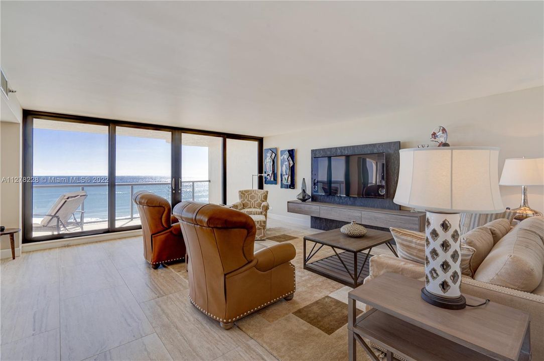 Recently Sold: $2,275,000 (2 beds, 2 baths, 2050 Square Feet)