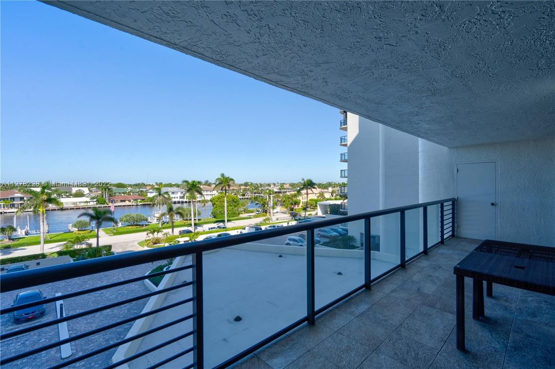 Recently Sold: $2,275,000 (2 beds, 2 baths, 2050 Square Feet)