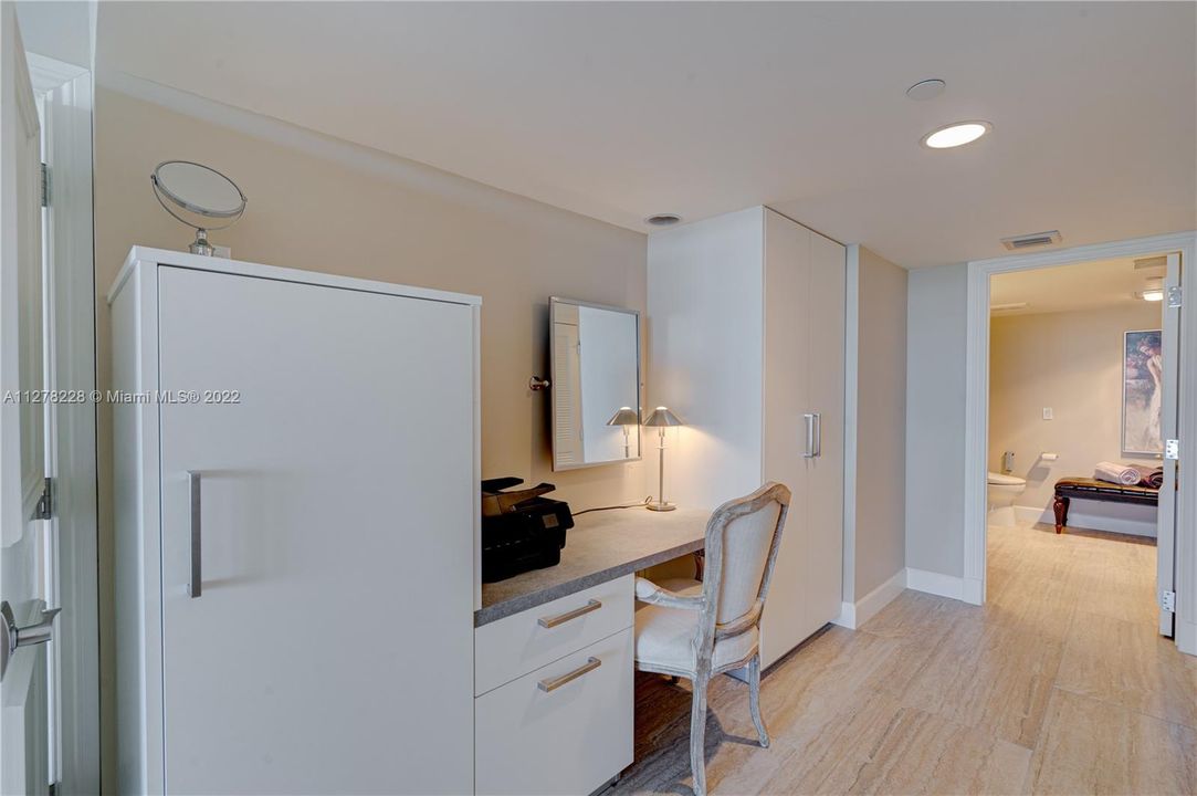 Recently Sold: $2,275,000 (2 beds, 2 baths, 2050 Square Feet)