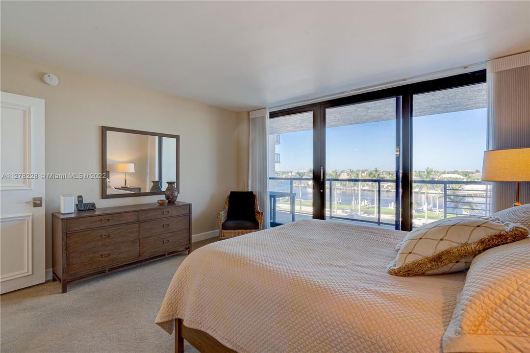 Recently Sold: $2,275,000 (2 beds, 2 baths, 2050 Square Feet)