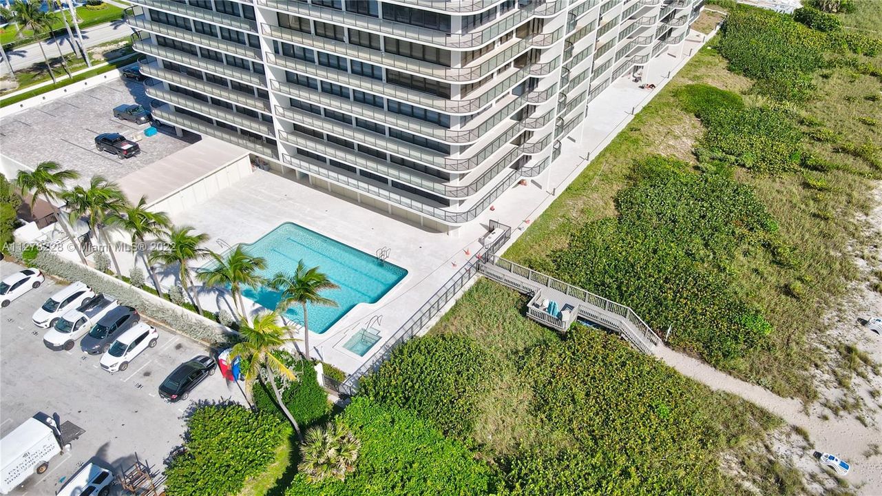 Recently Sold: $2,275,000 (2 beds, 2 baths, 2050 Square Feet)