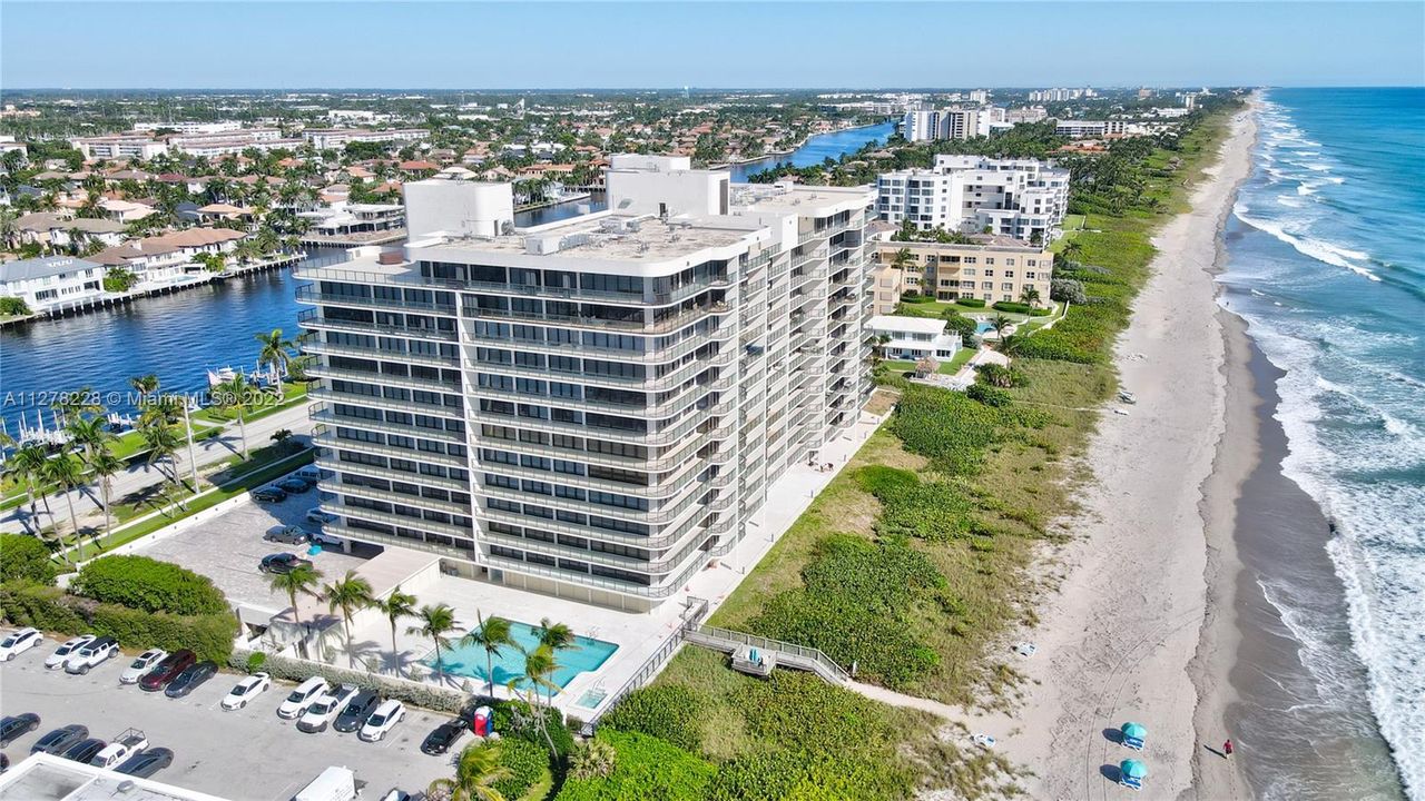 Recently Sold: $2,275,000 (2 beds, 2 baths, 2050 Square Feet)