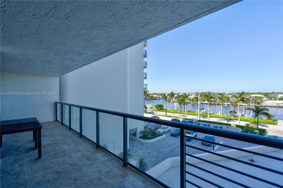 Recently Sold: $2,275,000 (2 beds, 2 baths, 2050 Square Feet)