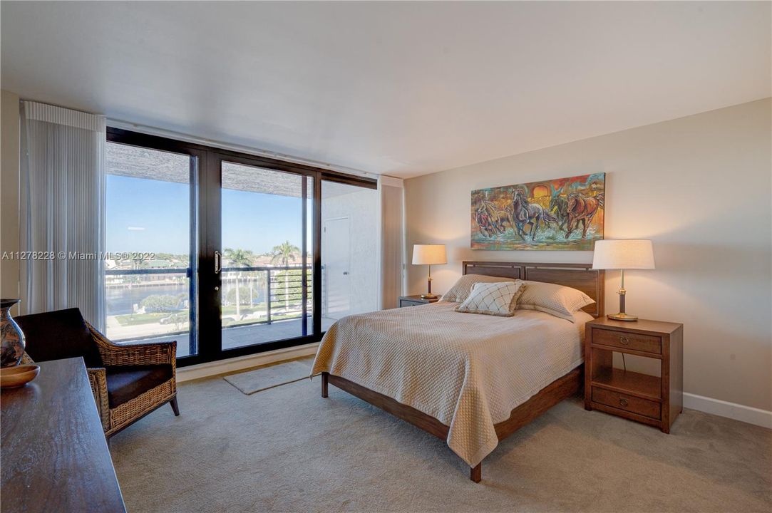 Recently Sold: $2,275,000 (2 beds, 2 baths, 2050 Square Feet)