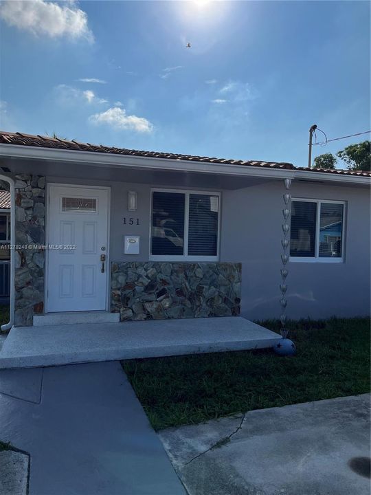 Recently Sold: $2,500 (2 beds, 1 baths, 950 Square Feet)