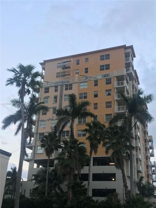 Recently Sold: $365,000 (1 beds, 1 baths, 755 Square Feet)