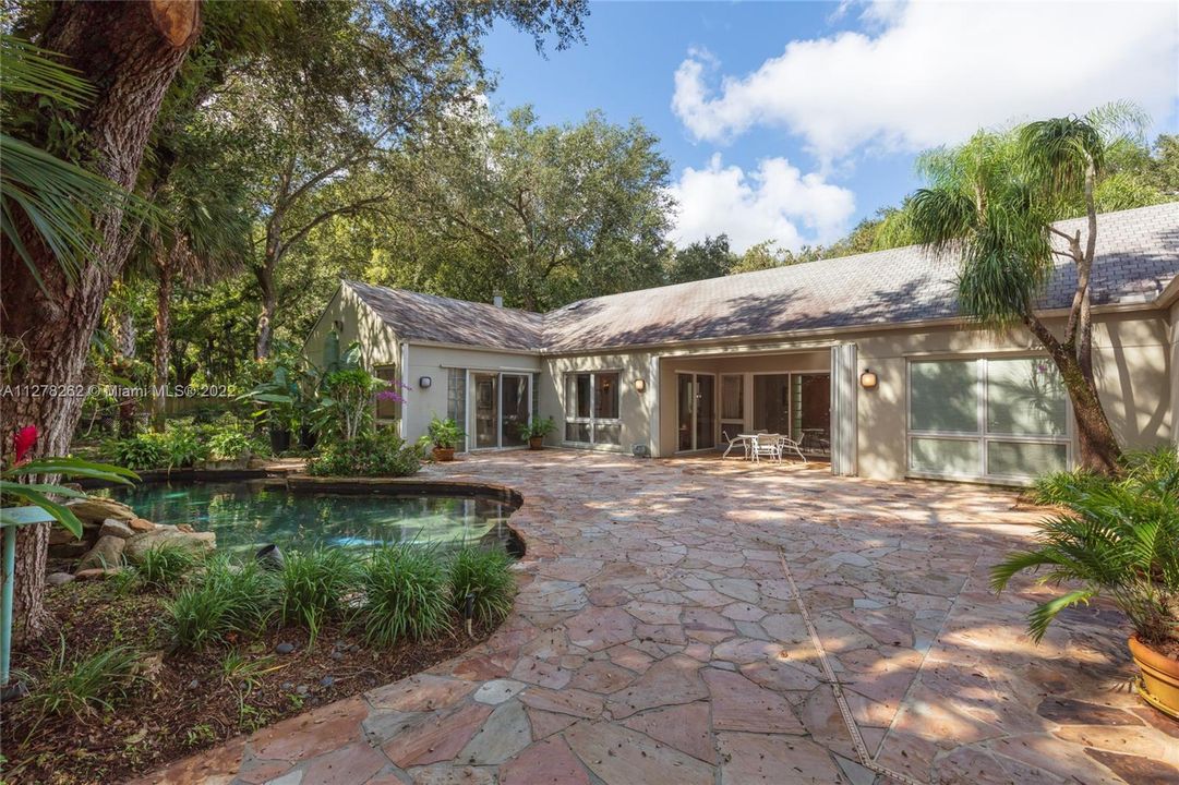 Recently Sold: $1,995,000 (4 beds, 3 baths, 3985 Square Feet)