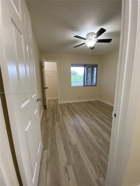 Recently Sold: $210,000 (2 beds, 2 baths, 933 Square Feet)
