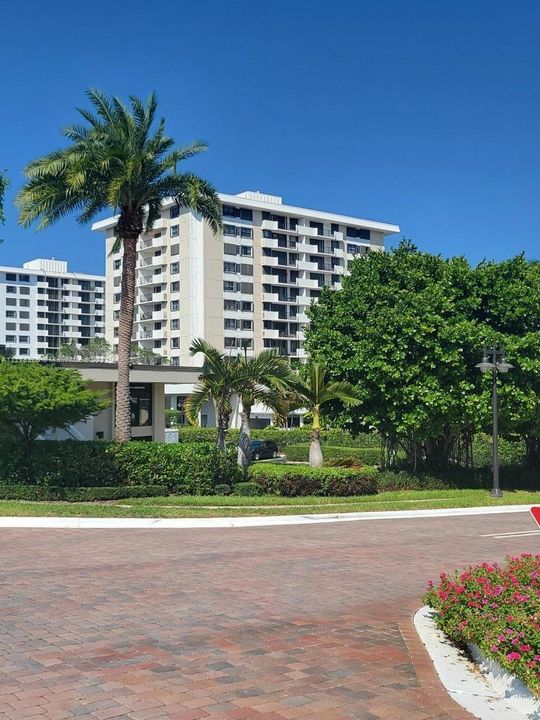 Recently Sold: $217,550 (1 beds, 1 baths, 954 Square Feet)