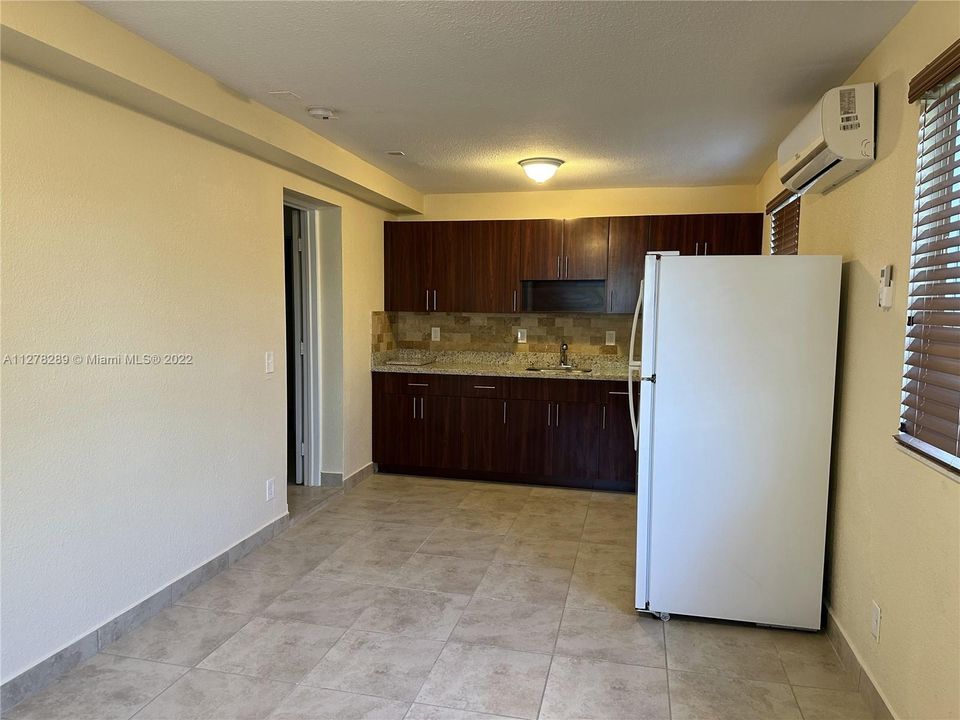 Recently Rented: $1,850 (2 beds, 1 baths, 3276 Square Feet)