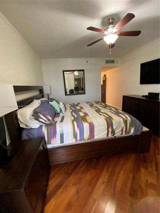Recently Rented: $3,700 (2 beds, 2 baths, 1330 Square Feet)