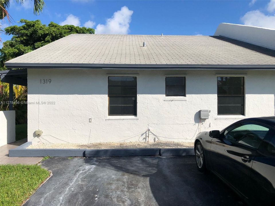 Recently Sold: $330,000 (3 beds, 2 baths, 1340 Square Feet)
