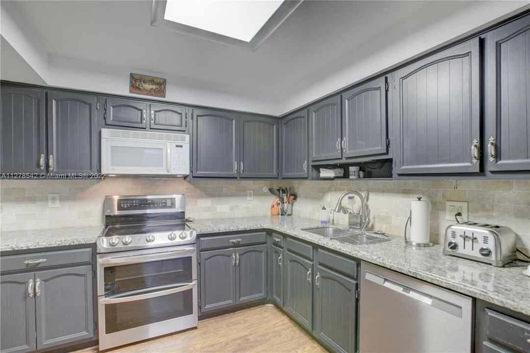 Recently Sold: $745,000 (2 beds, 2 baths, 1400 Square Feet)