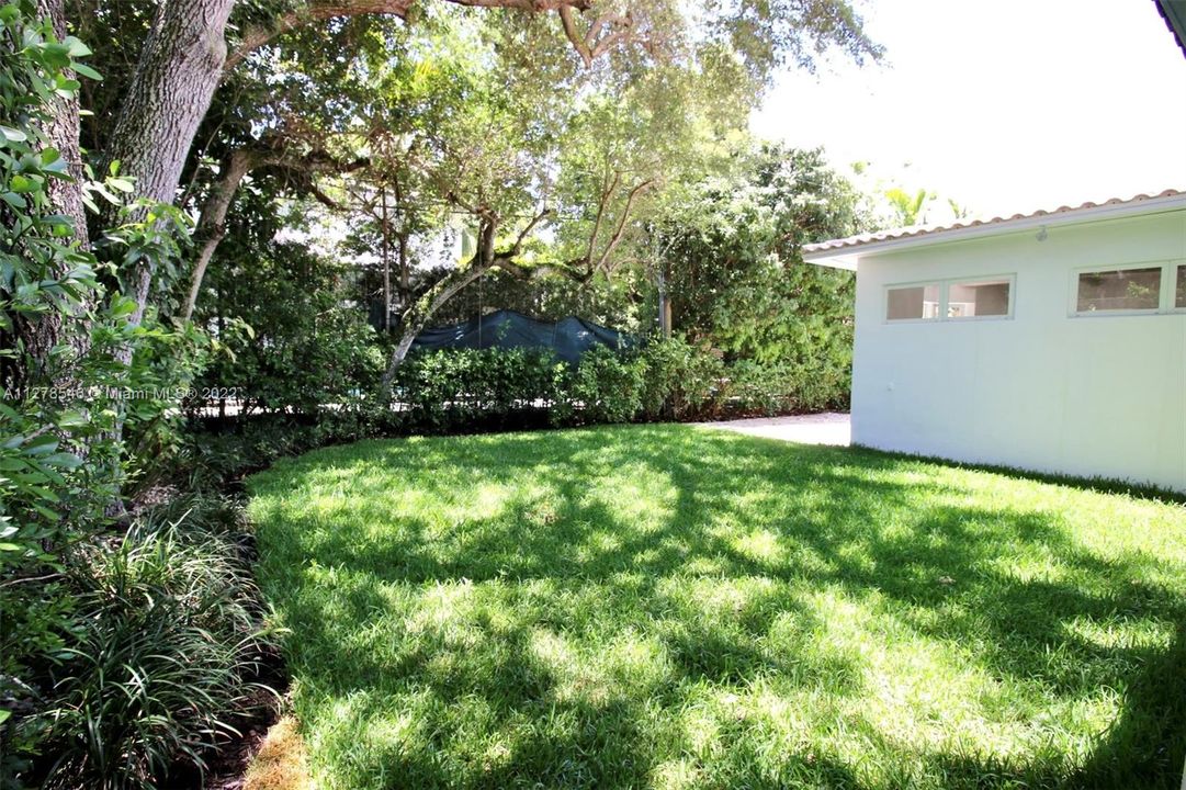 Recently Sold: $1,870,000 (3 beds, 2 baths, 1996 Square Feet)