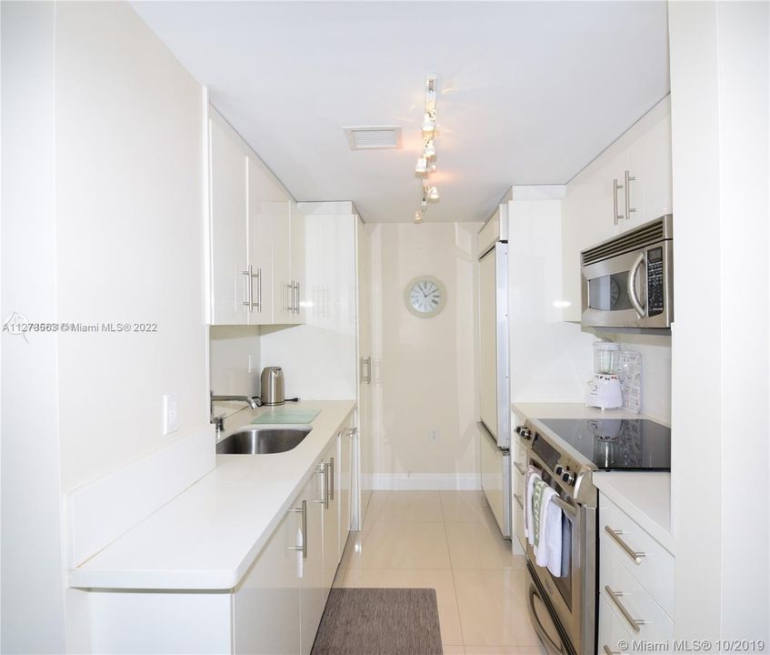 Recently Rented: $7,500 (2 beds, 2 baths, 1056 Square Feet)