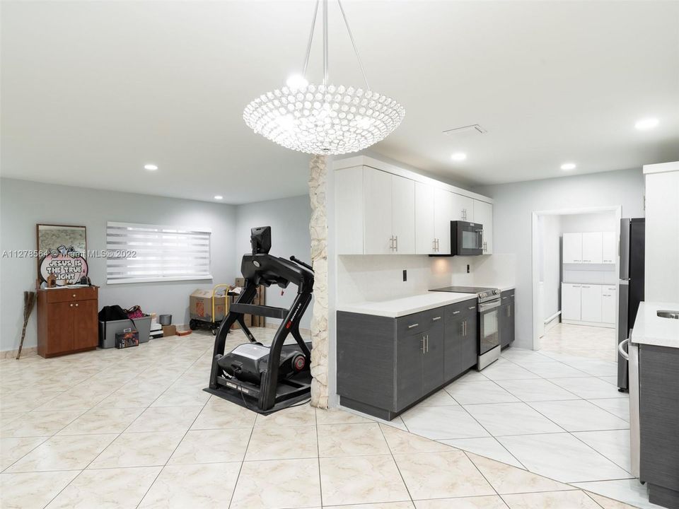 Recently Sold: $455,000 (3 beds, 2 baths, 1609 Square Feet)