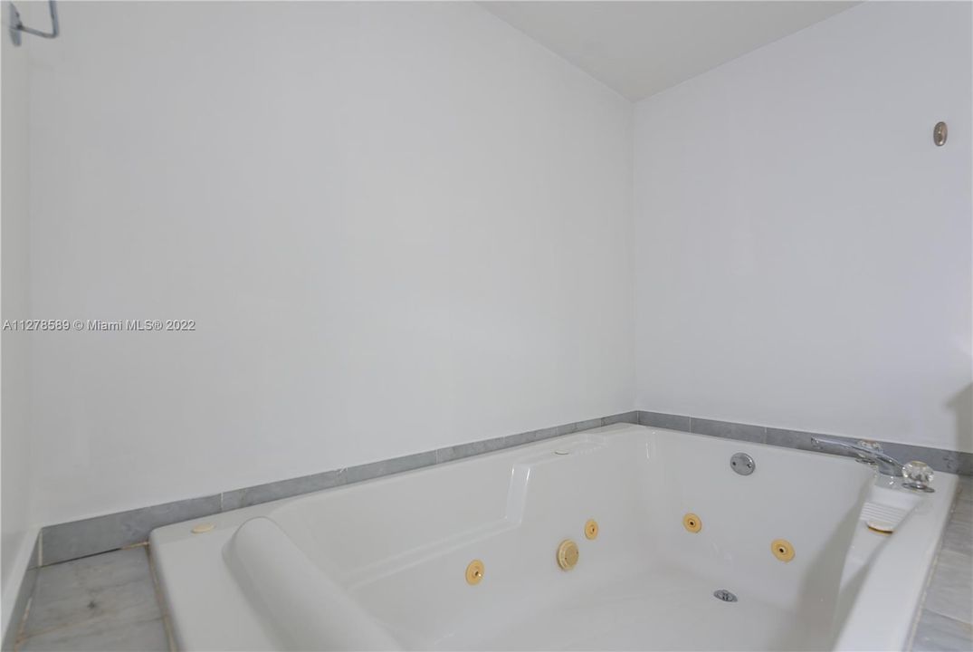 最近租的: $3,500 (2 贝兹, 2 浴室, 1100 平方英尺)