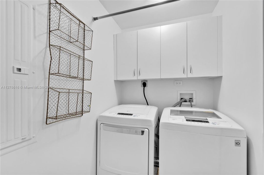 LAUNDRY ROOM WITH STORAGE SPACE