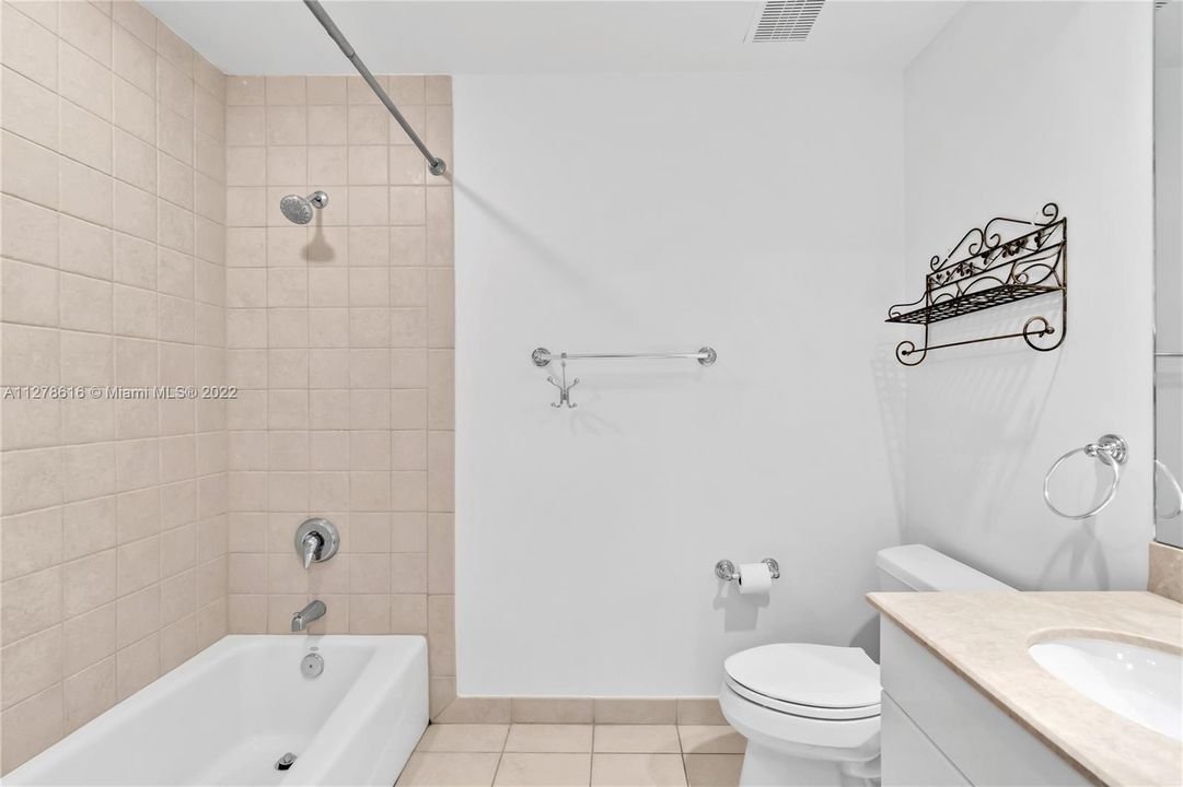 最近租的: $5,000 (2 贝兹, 2 浴室, 1280 平方英尺)