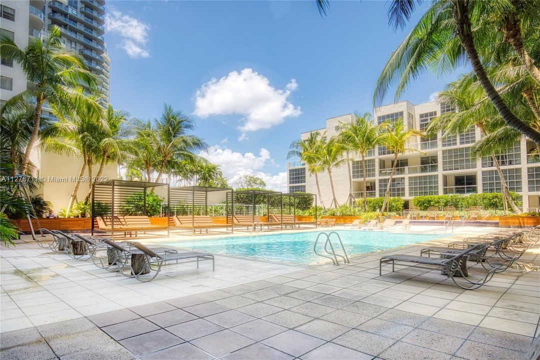 Recently Sold: $495,000 (1 beds, 1 baths, 735 Square Feet)