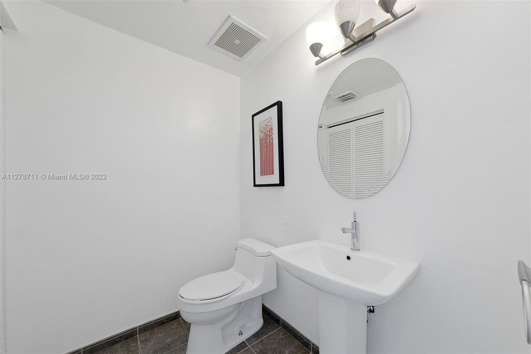 Recently Sold: $495,000 (1 beds, 1 baths, 735 Square Feet)