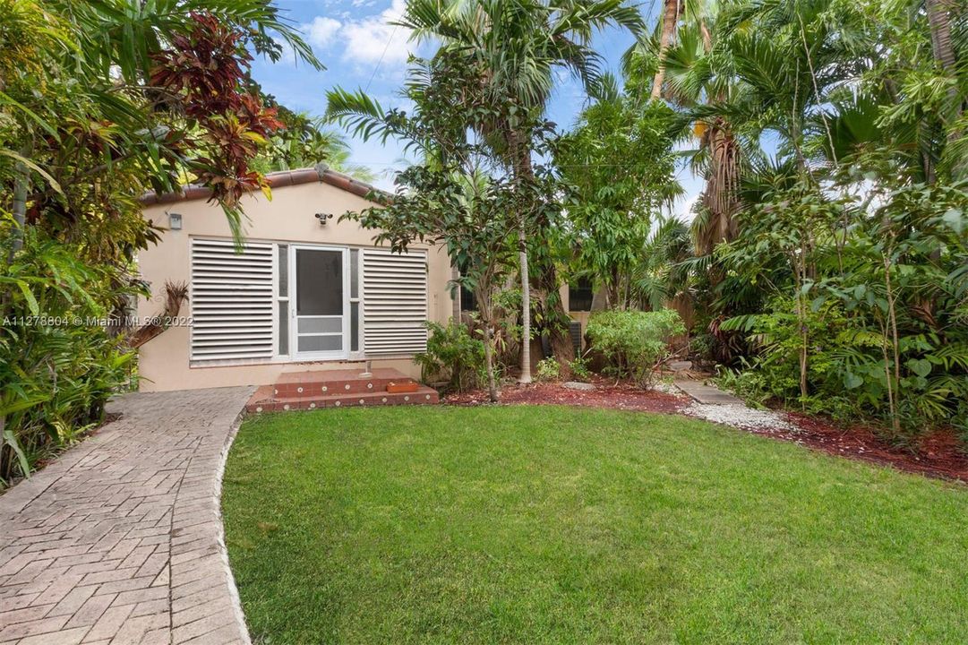Recently Sold: $1,900,000 (4 beds, 3 baths, 1630 Square Feet)