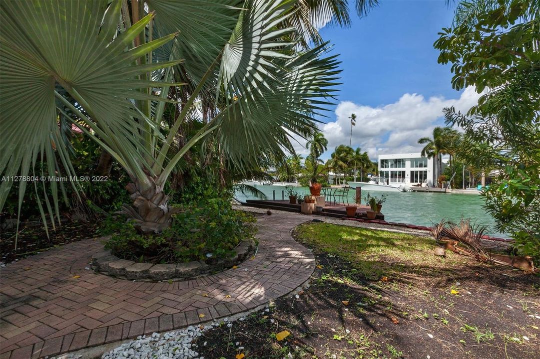 Recently Sold: $1,900,000 (4 beds, 3 baths, 1630 Square Feet)