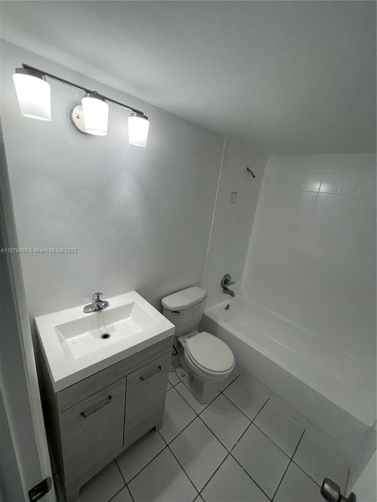 最近租的: $2,000 (1 贝兹, 1 浴室, 680 平方英尺)