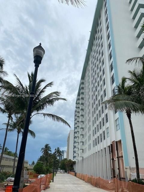 Recently Sold: $289,900 (1 beds, 1 baths, 726 Square Feet)