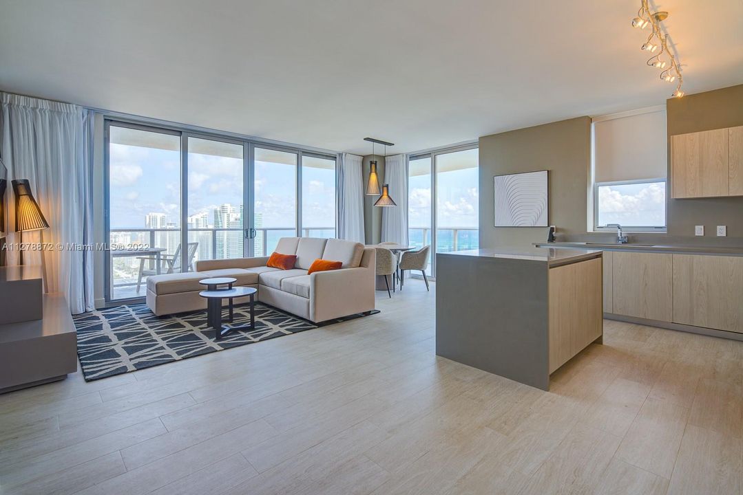 For Sale: $998,000 (2 beds, 2 baths, 1075 Square Feet)