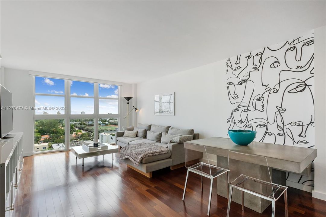 Recently Sold: $489,000 (1 beds, 1 baths, 930 Square Feet)