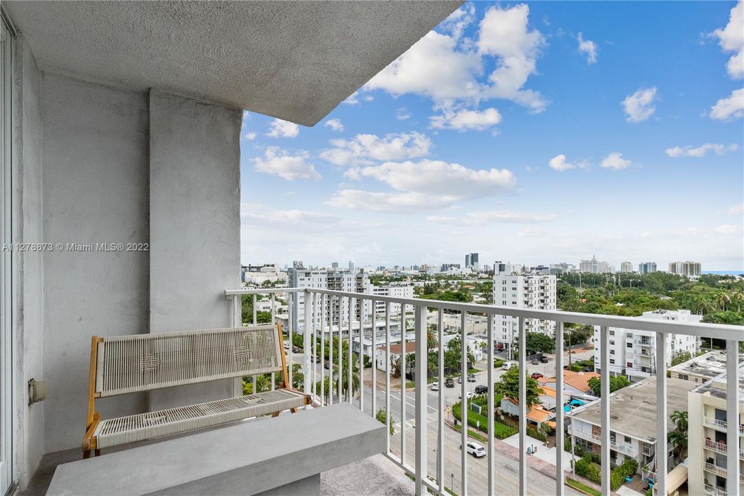 Recently Sold: $489,000 (1 beds, 1 baths, 930 Square Feet)