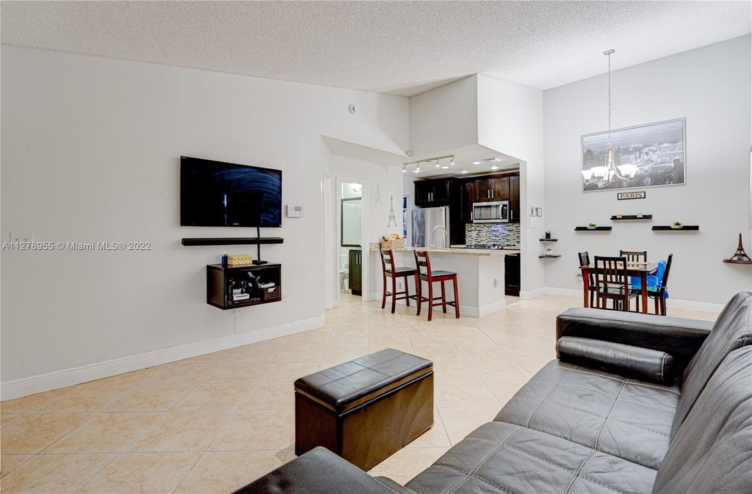 Recently Sold: $300,000 (2 beds, 2 baths, 954 Square Feet)