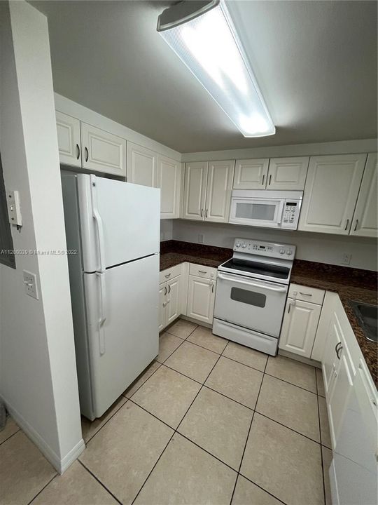 Recently Sold: $280,000 (1 beds, 1 baths, 699 Square Feet)