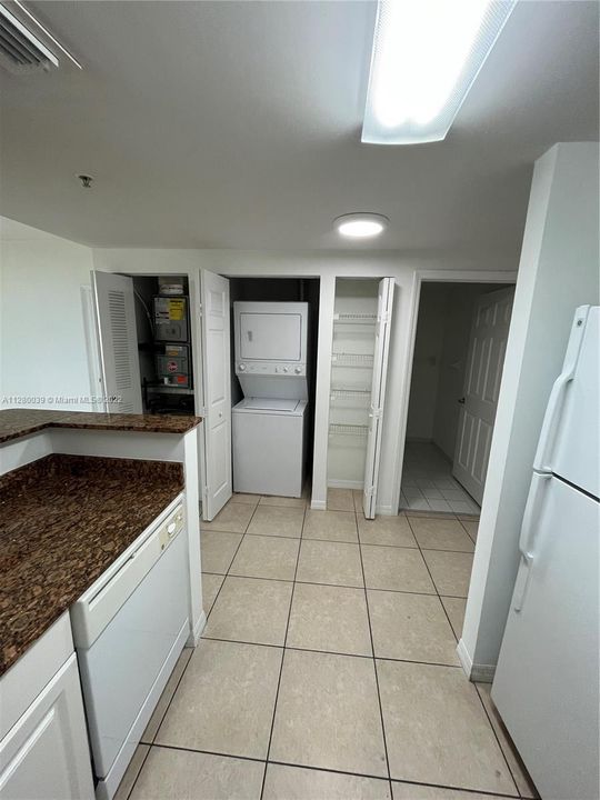 Recently Sold: $280,000 (1 beds, 1 baths, 699 Square Feet)