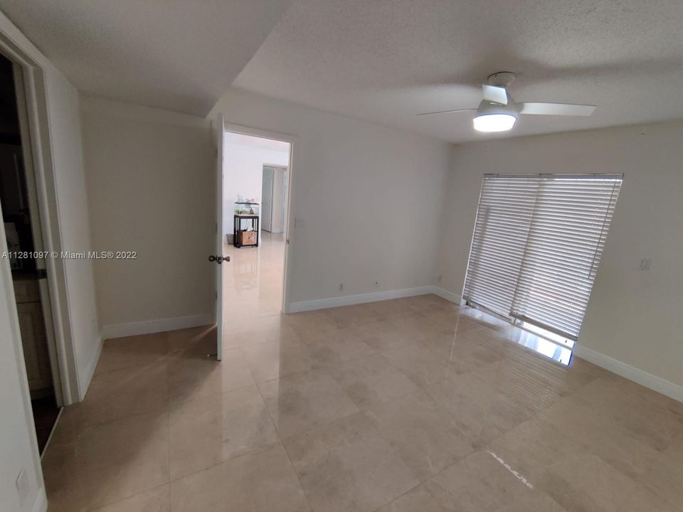 Recently Sold: $275,000 (3 beds, 2 baths, 1260 Square Feet)