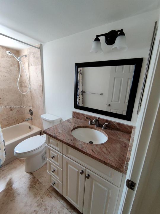 最近售出: $275,000 (3 贝兹, 2 浴室, 1260 平方英尺)