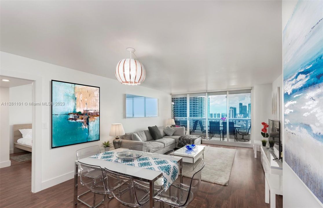 Recently Sold: $699,000 (3 beds, 2 baths, 1464 Square Feet)