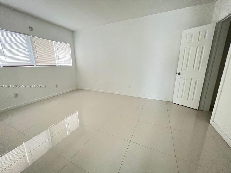 Recently Rented: $3,000 (2 beds, 2 baths, 1200 Square Feet)