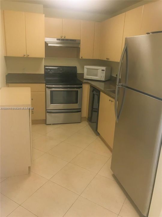 Recently Rented: $2,400 (2 beds, 2 baths, 897 Square Feet)