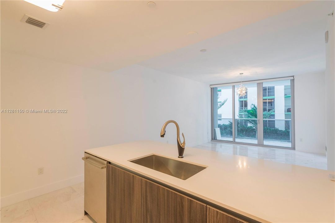 Active With Contract: $585,000 (2 beds, 2 baths, 888 Square Feet)
